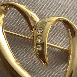 Gold heart brooch